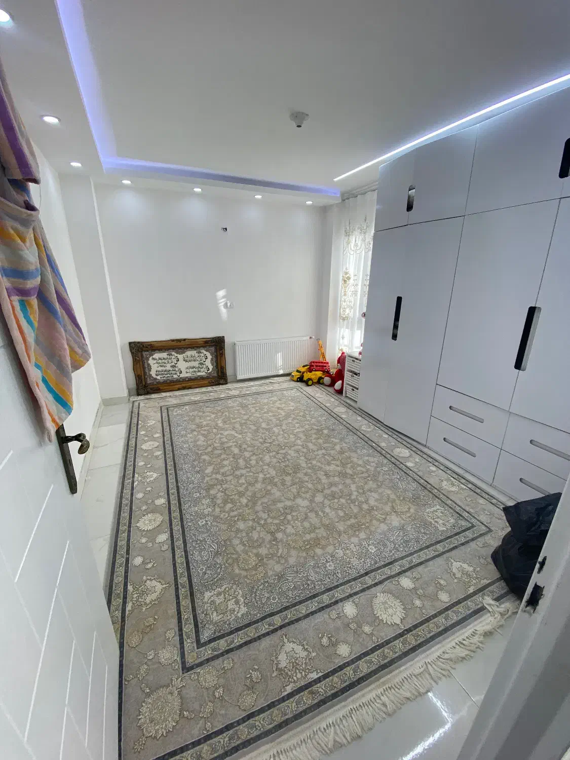 اپارتمان ۱۱۷ متری مطهری|اجارهٔ آپارتمان|قروه, |دیوار