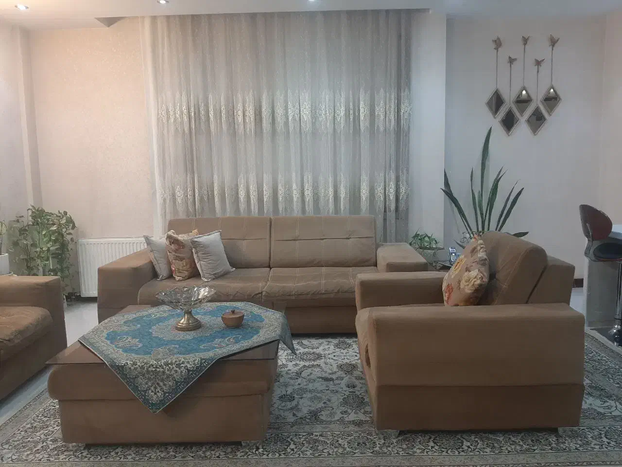 مبل راحتی ۷ نفره در حد نو و نیز بزرگ و ۲ عسلی|مبلمان خانگی و میز عسلی|ری, دیلمان|دیوار