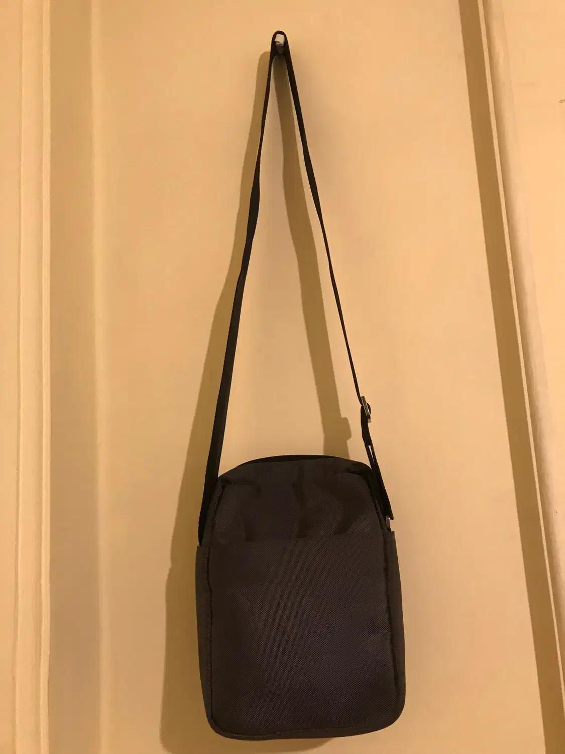 کیف برزنت+چرم نو|کیف، کفش، کمربند|رشت, فلسطین|دیوار