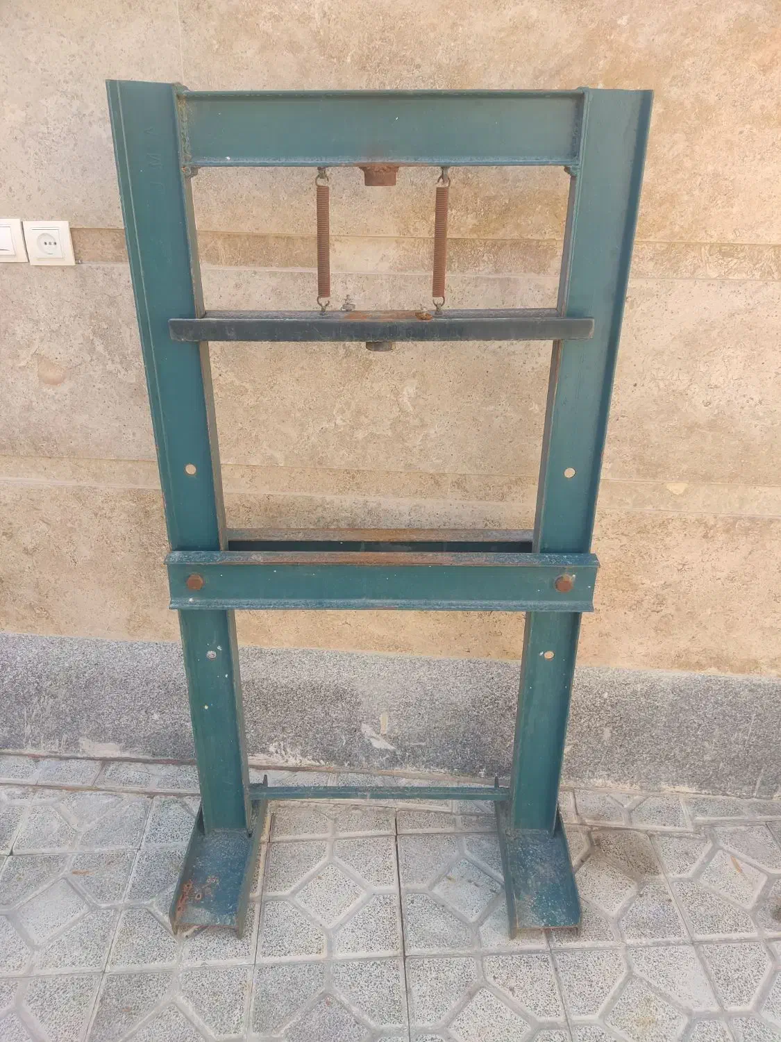 پرس دستی|ابزارآلات|خسروشاه, |دیوار