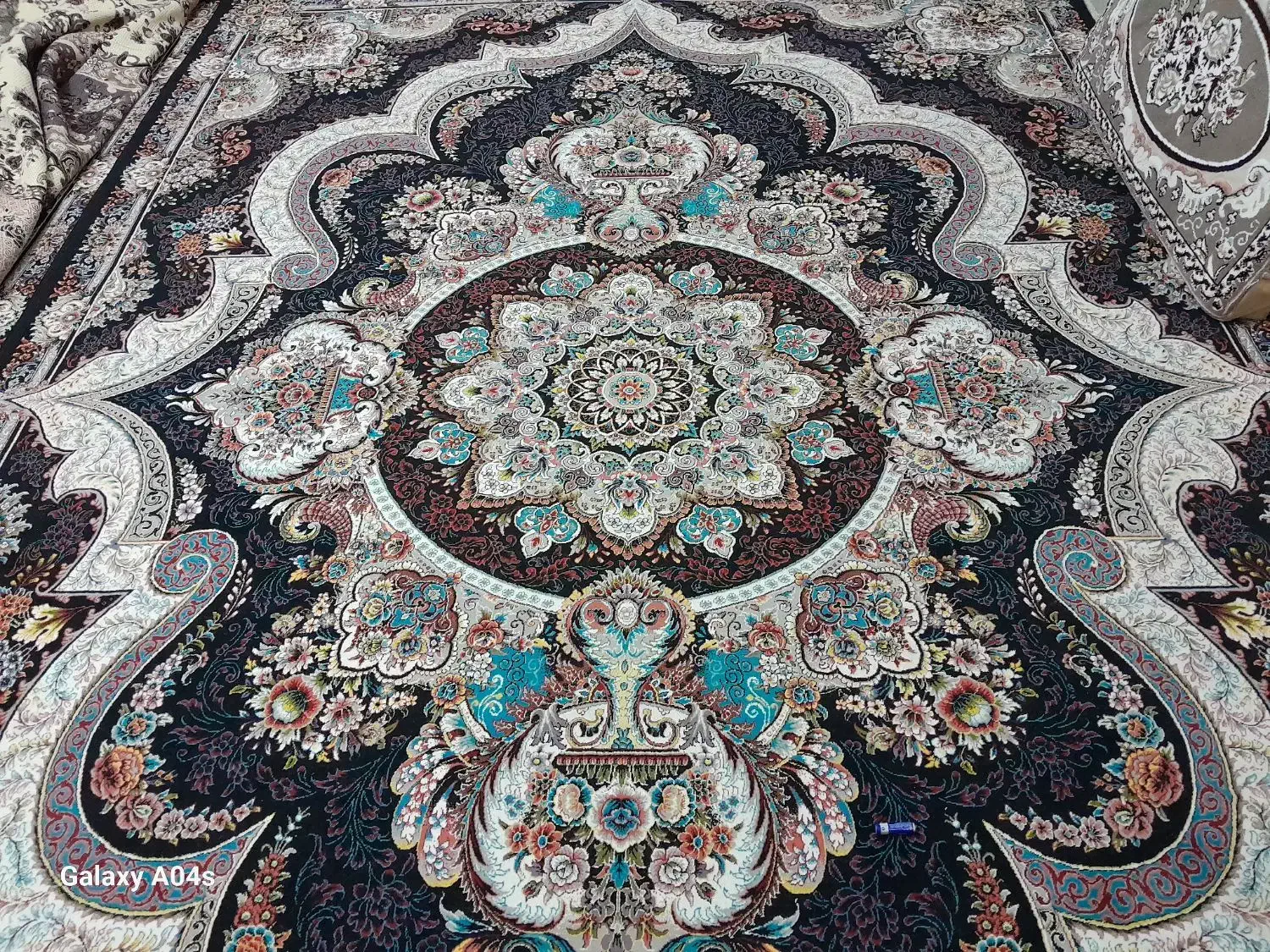 دو عدد فرش نه متری|فرش|چهارباغ, |دیوار