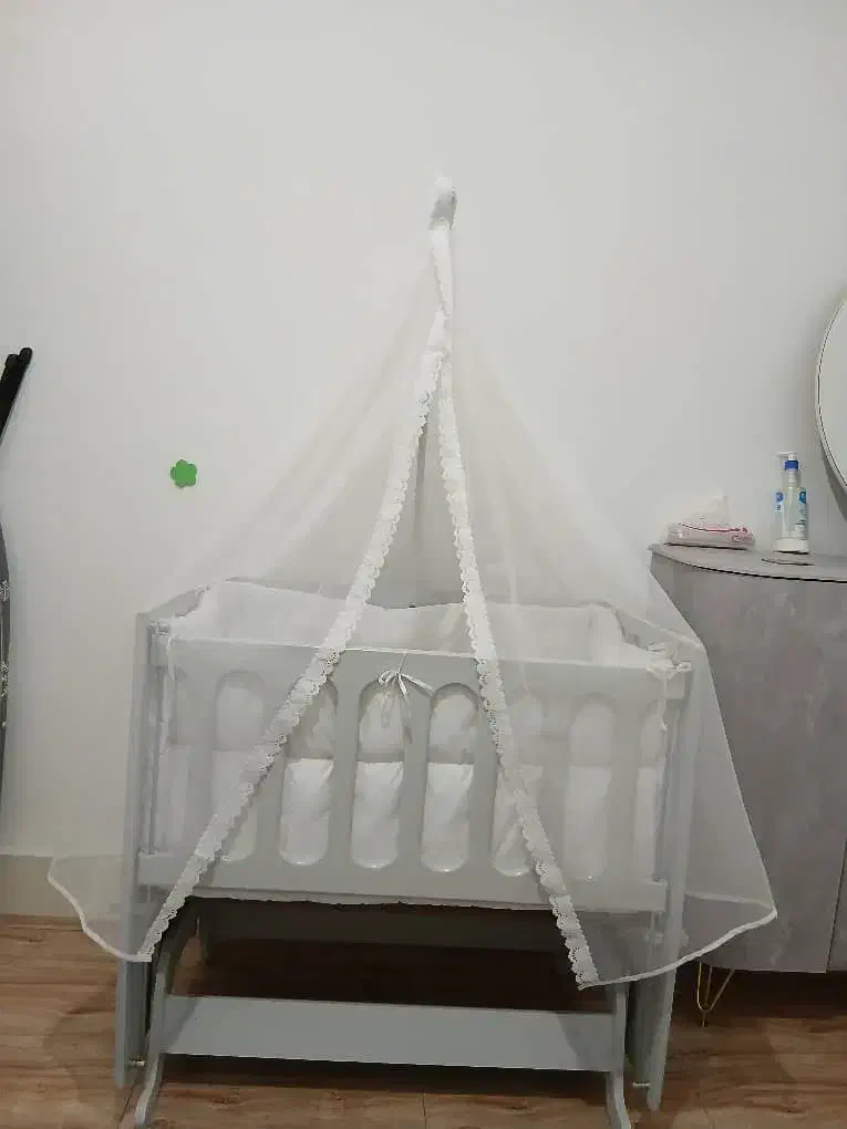 گهواره کنار تخت مادر|تخت و سرویس خواب|سنندج, |دیوار