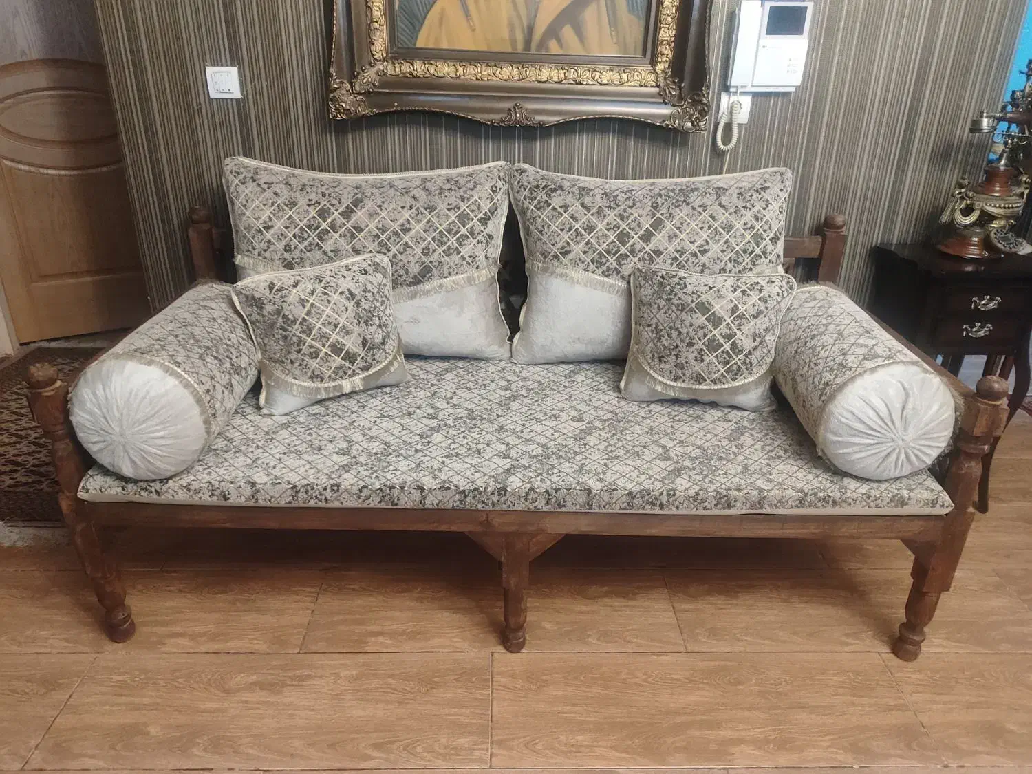 پشتی شاهنشین|پشتی|قزوین, |دیوار