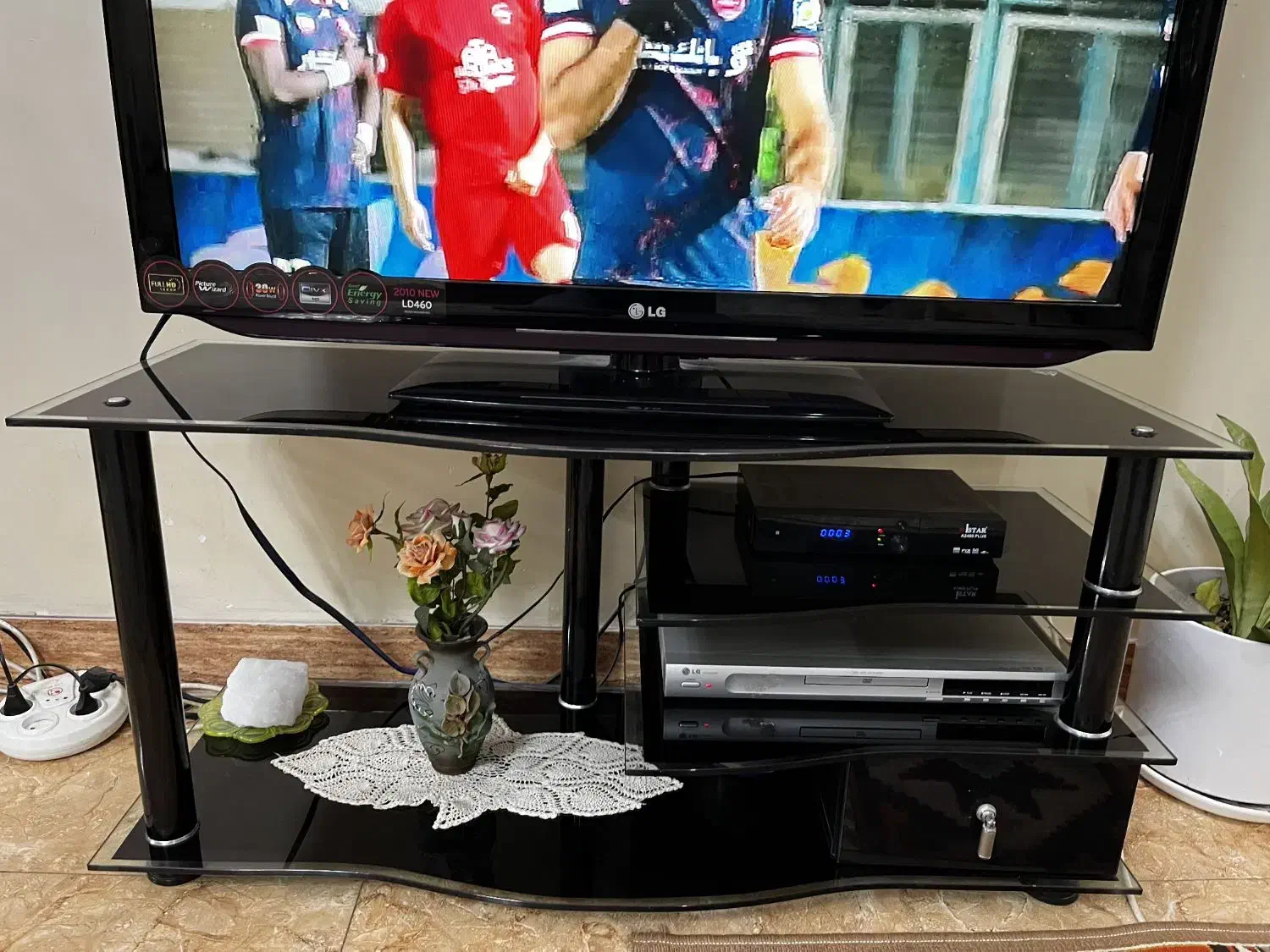 میز و تلویزیون LG 42inch|تلویزیون و پروژکتور|امیرکلا, |دیوار