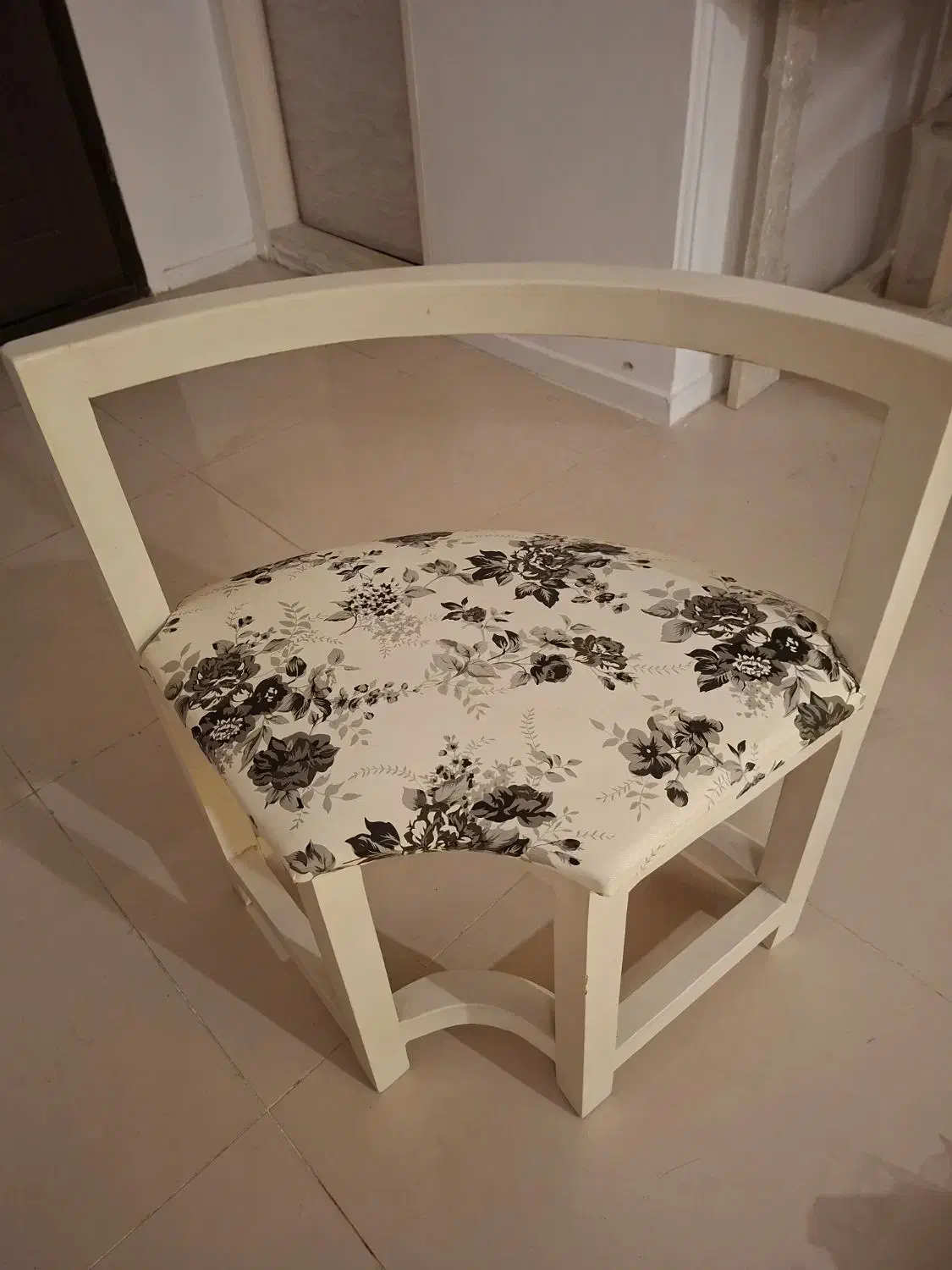 میز نیم گرد ۲ نفره|میز و صندلی غذاخوری|تهران, شهرک شهید باقری|دیوار