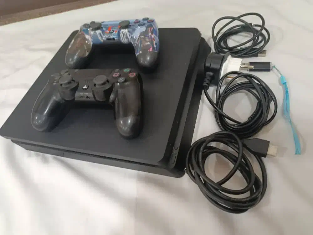 PS4 اسلیم +یک دسته اضافه+فلش+بازی|کنسول، بازی ویدئویی و آنلاین|شهرکرد, |دیوار