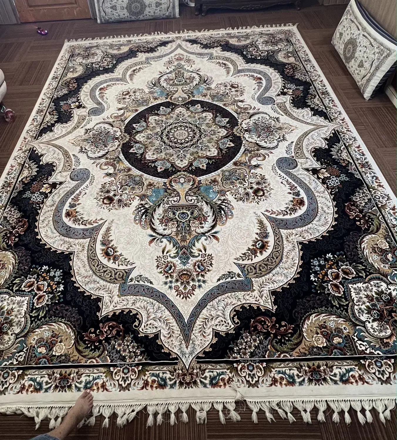 فرش ۷۰۰ شانه ۱۲ متری|فرش|محمودآباد, |دیوار