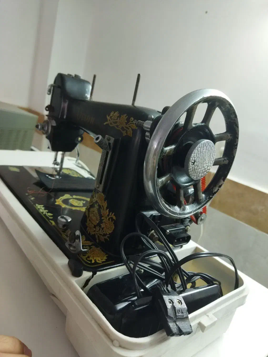 چرخ خیاطی پدال دار برقی سالم تمیز|چرخ خیاطی و ریسندگی|آزادشهر, |دیوار