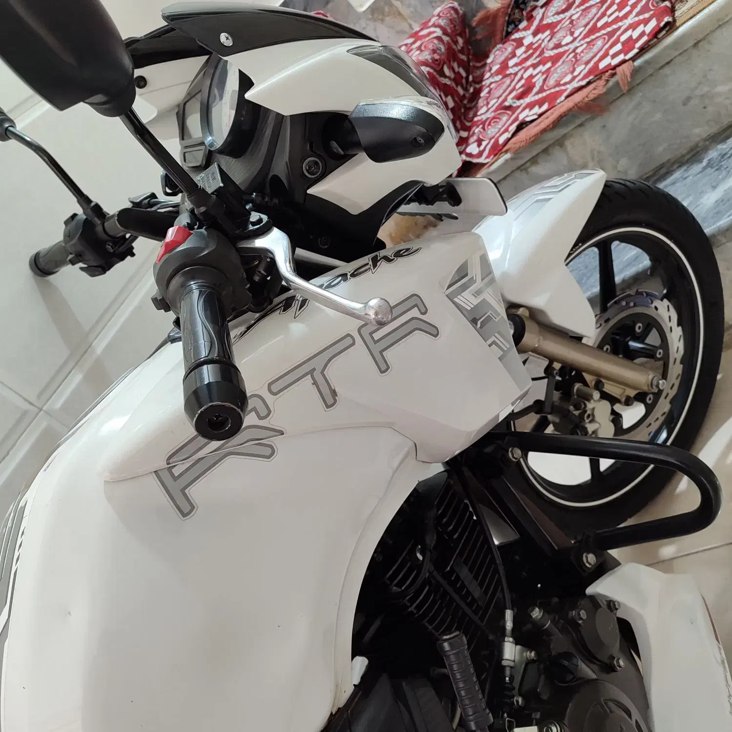 آپاچی ۱۸۰ مدل ۹۴ پلم درحد خشک|موتورسیکلت|تهران, شهرک شریفی|دیوار