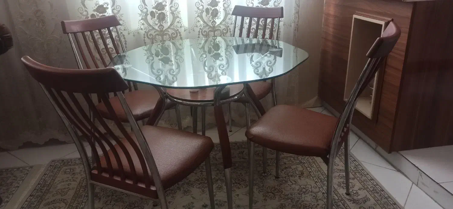 میز ناهار خوری و بوفه|میز و صندلی غذاخوری|مشهد, الهیه|دیوار