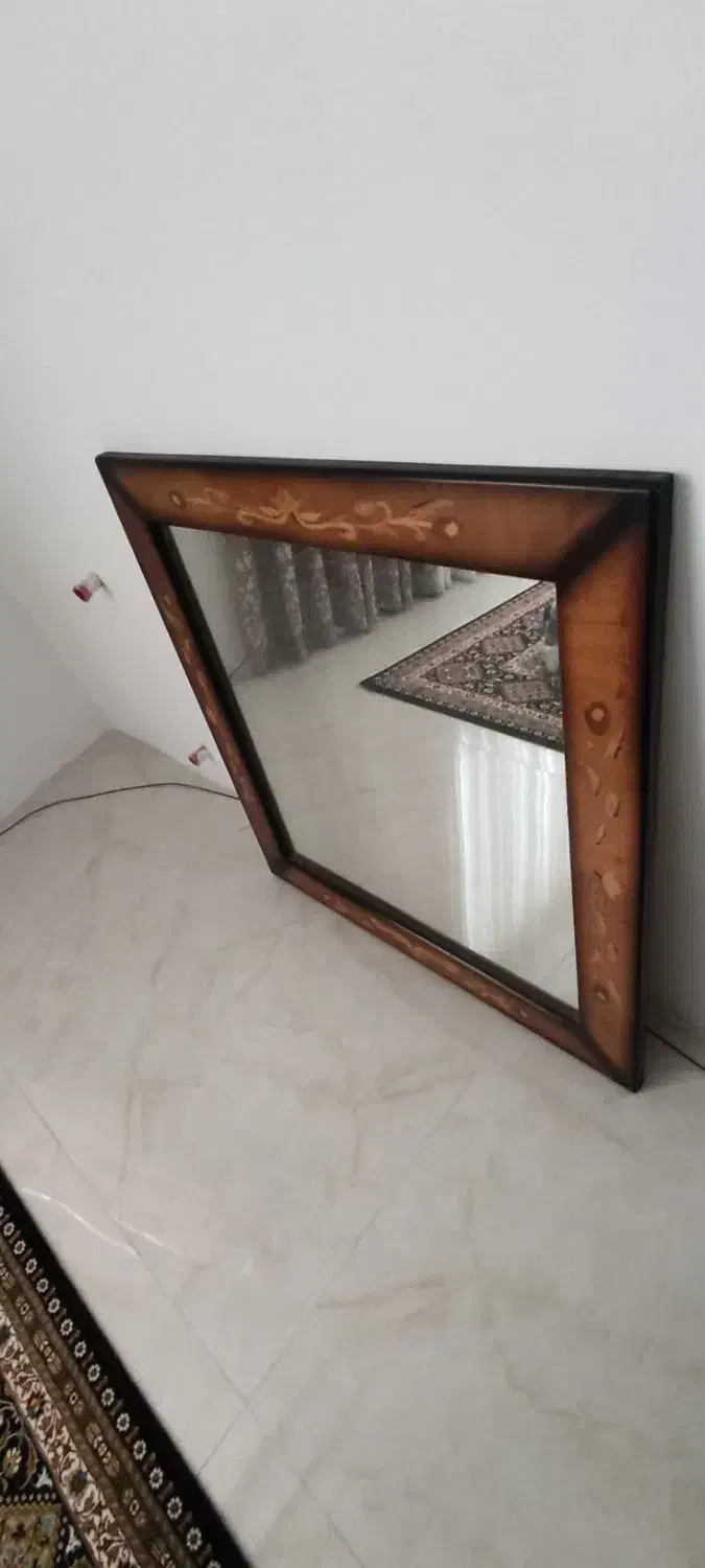 آیینه نو|آینه|زاهدان, |دیوار