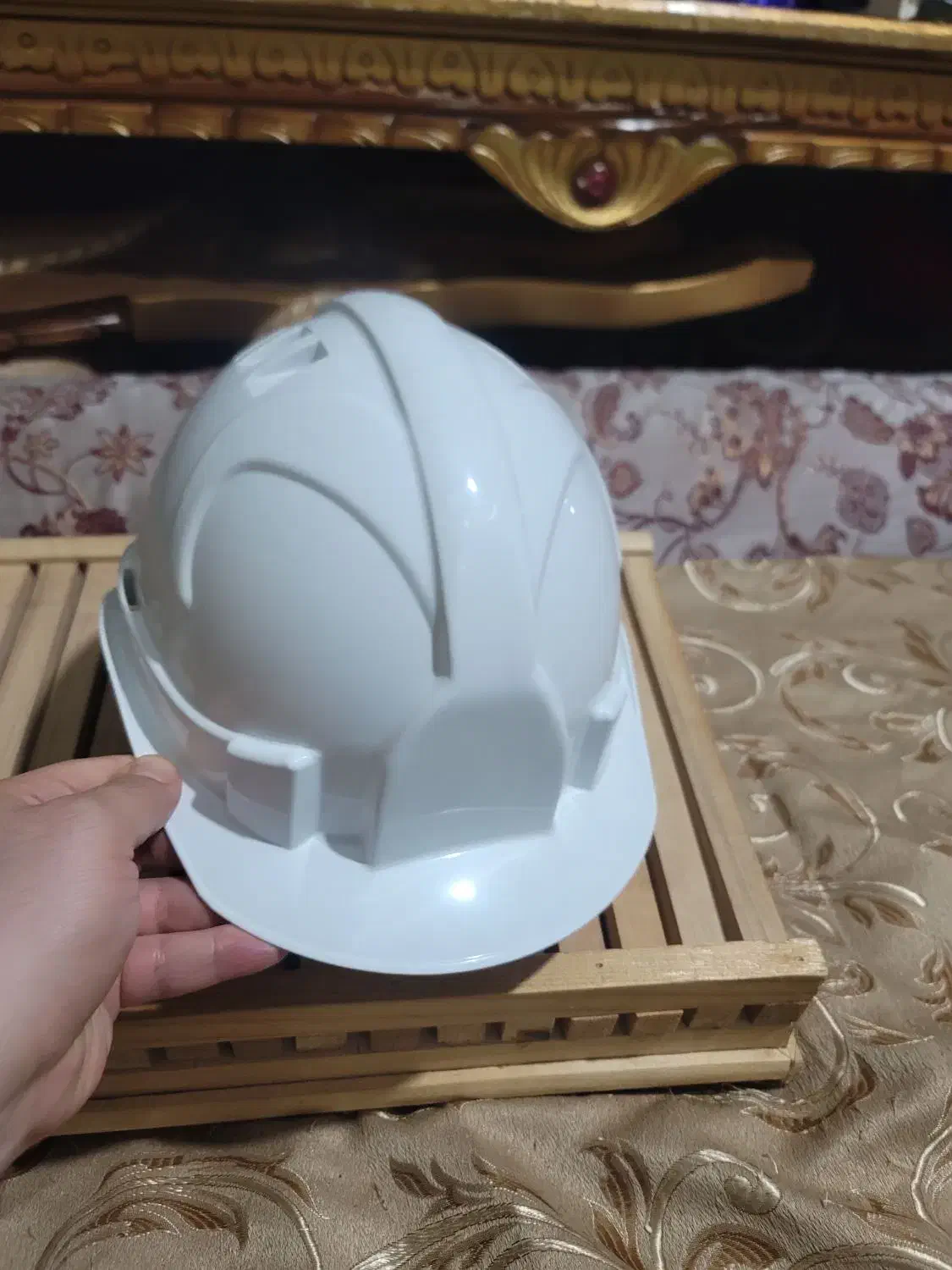 کلاه ایمنی|ابزارآلات|قم, وادی السلام|دیوار