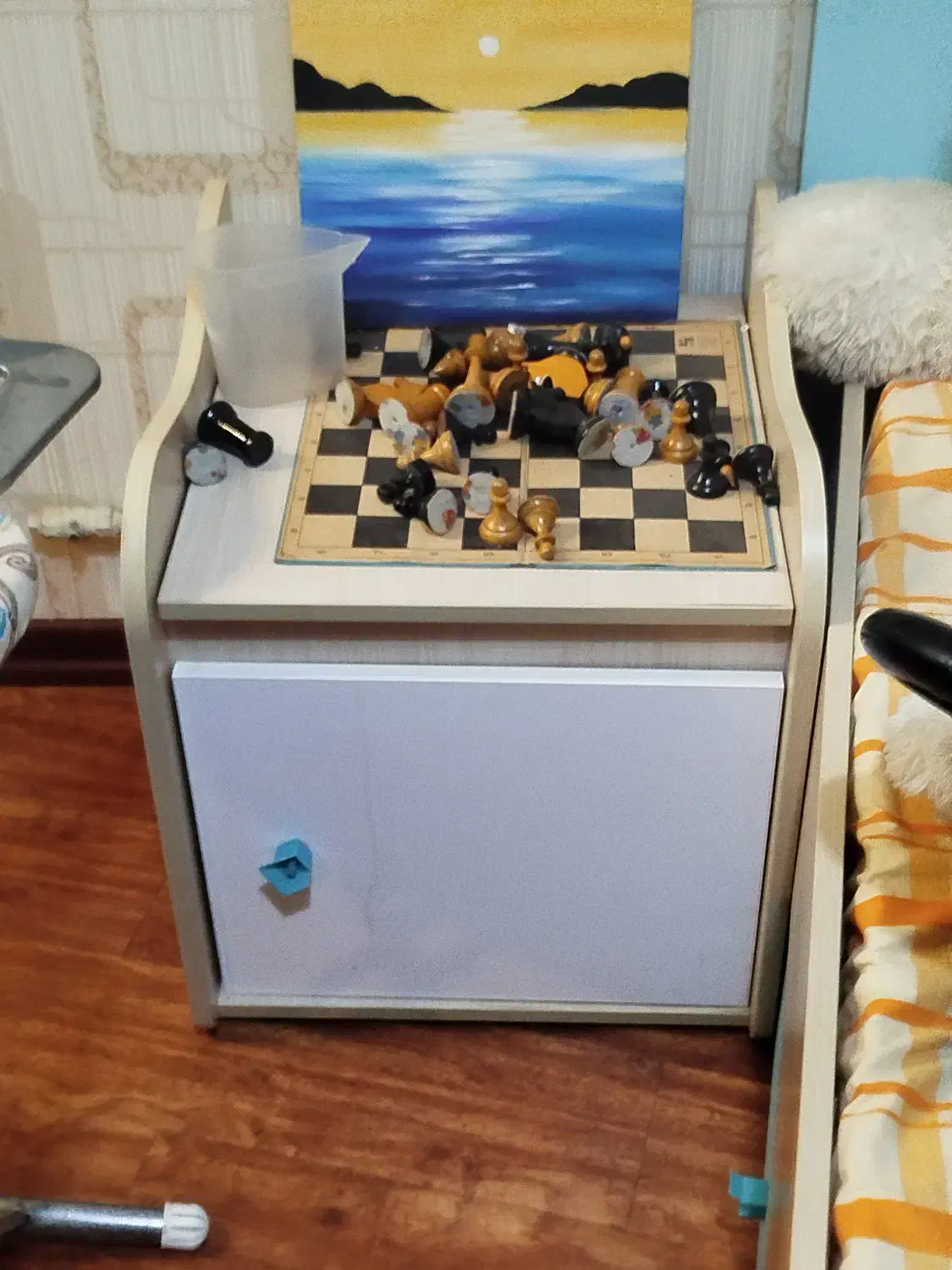 کمد رنگ آبی سفید با یک عدد میز کشویی و کمد کوچک|جاکفشی، کمد، دراور|آستارا, |دیوار