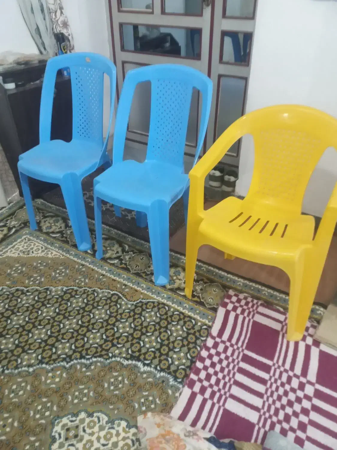 میز آرایش و صندلی پلاستیکی|آرایشگاه و سالنهای زیبایی|اردبیل, |دیوار