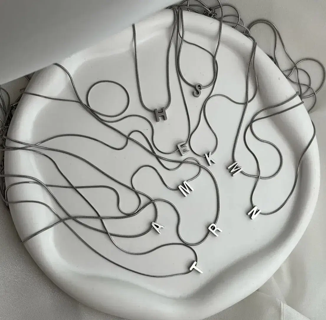 گردنبند حرف اول اسم|بدلیجات|تهران, علیآباد|دیوار