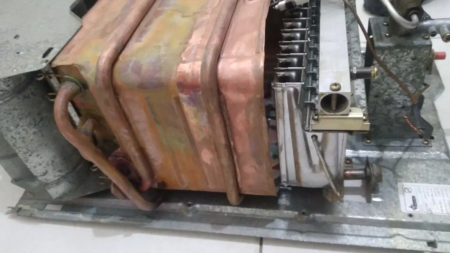 یک عدد آبگرمکن دیواری بوتان ۳۱۱۵ به فروش میرسد|آبگرمکن، پکیج، شوفاژ|تبریز, |دیوار