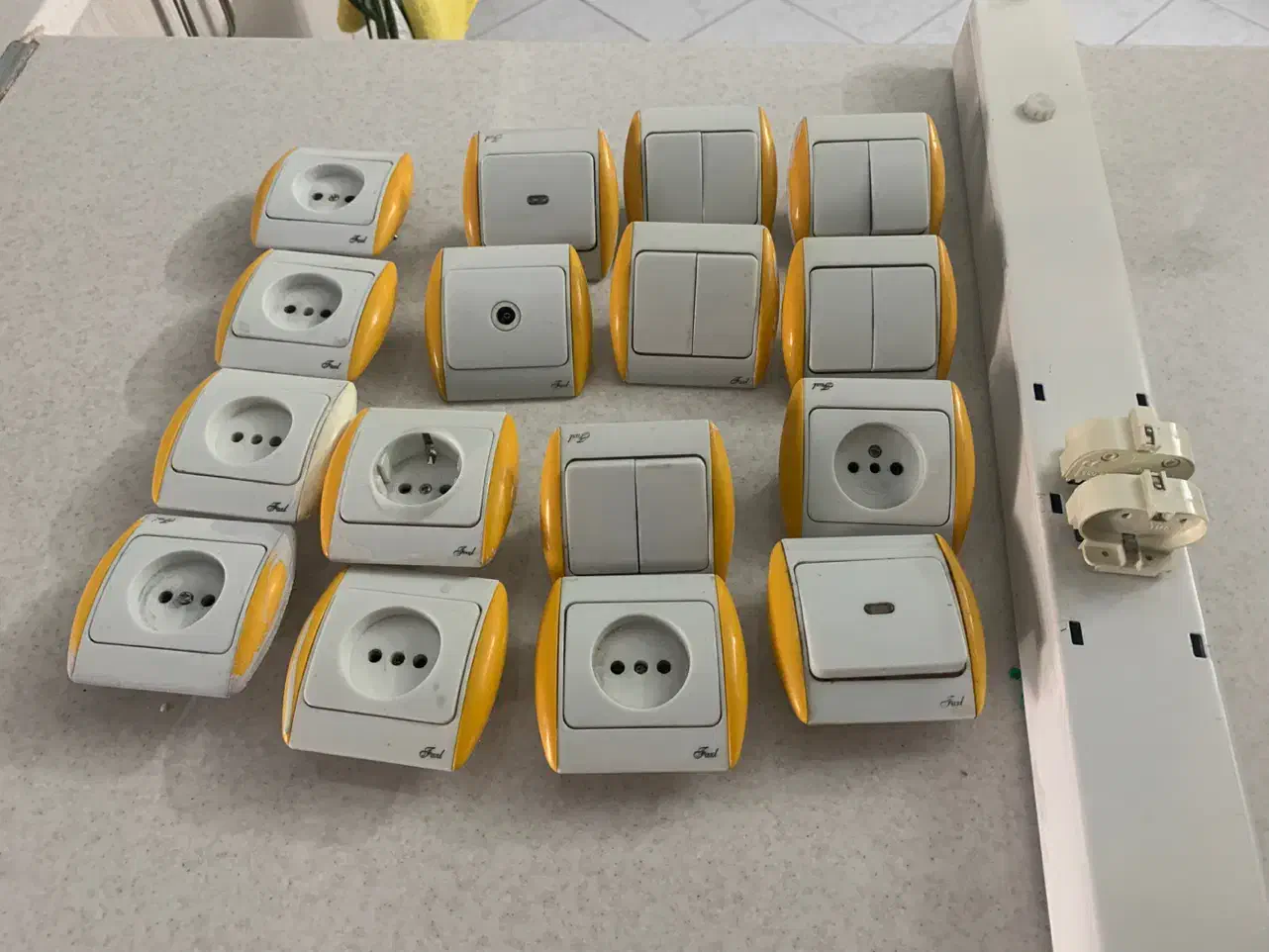 کلید و پریز|مصالح و تجهیزات ساختمان|مشهد, نیروی هوایی|دیوار