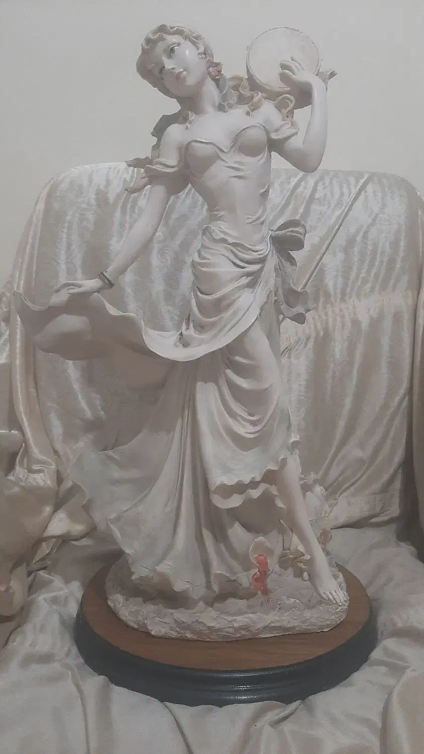 مجسمه پلی استر وارداتی آنتیک(دختر تنبورین زن)|مجسمه، تندیس، ماکت|پرند, فاز ۵|دیوار