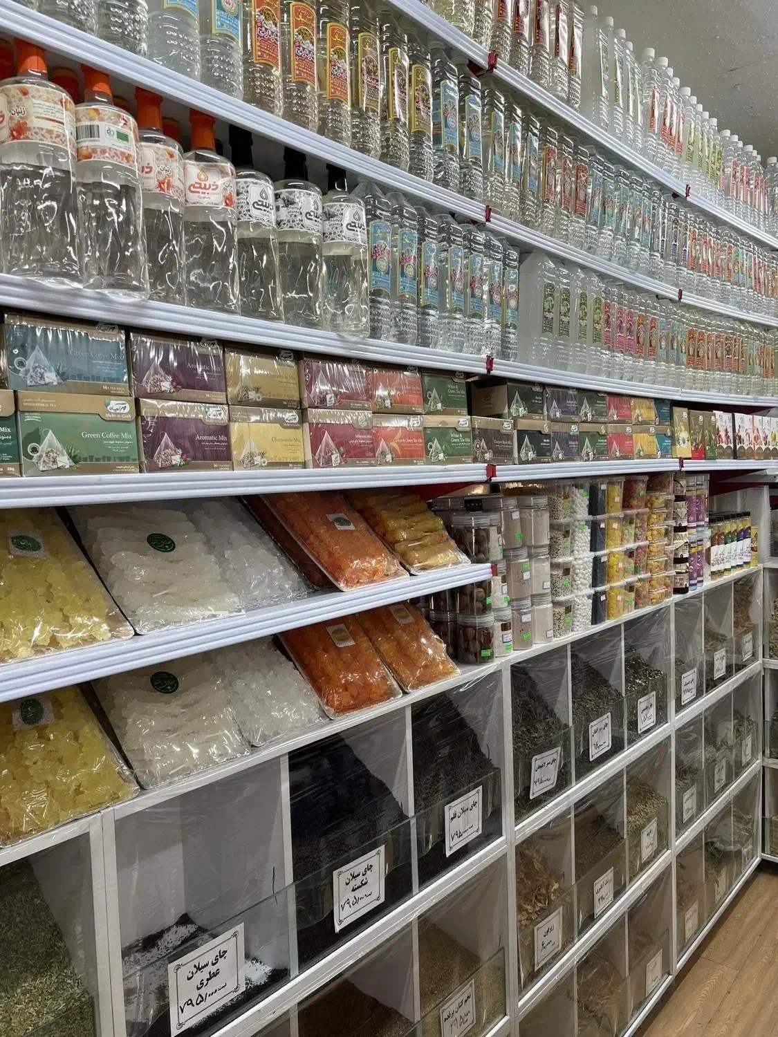 استخدام همکار در فروشگاه محصولات گیاهی|استخدام خدمات فروشگاه و رستوران|تهران, یوسفآباد|دیوار