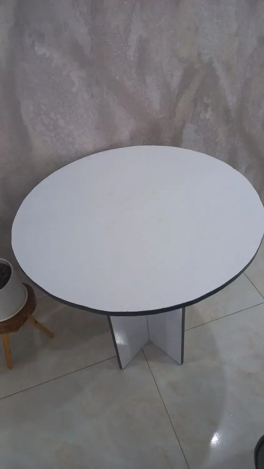 یک عدد میز گرد با قطر ۷۰ و قدی هم ۷۰|میز و صندلی غذاخوری|رشت, گلزاران|دیوار