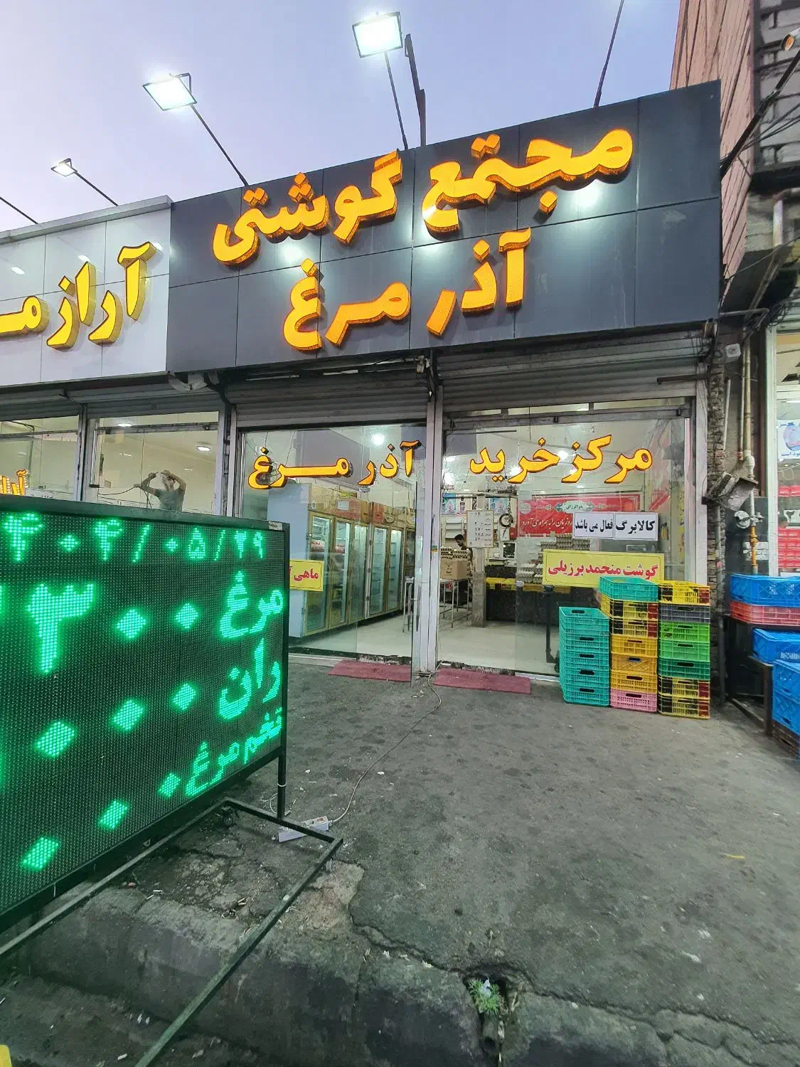 همکار تمام وقت و همکار نیمه وقت نیازمندیم|استخدام خدمات فروشگاه و رستوران|تبریز, |دیوار