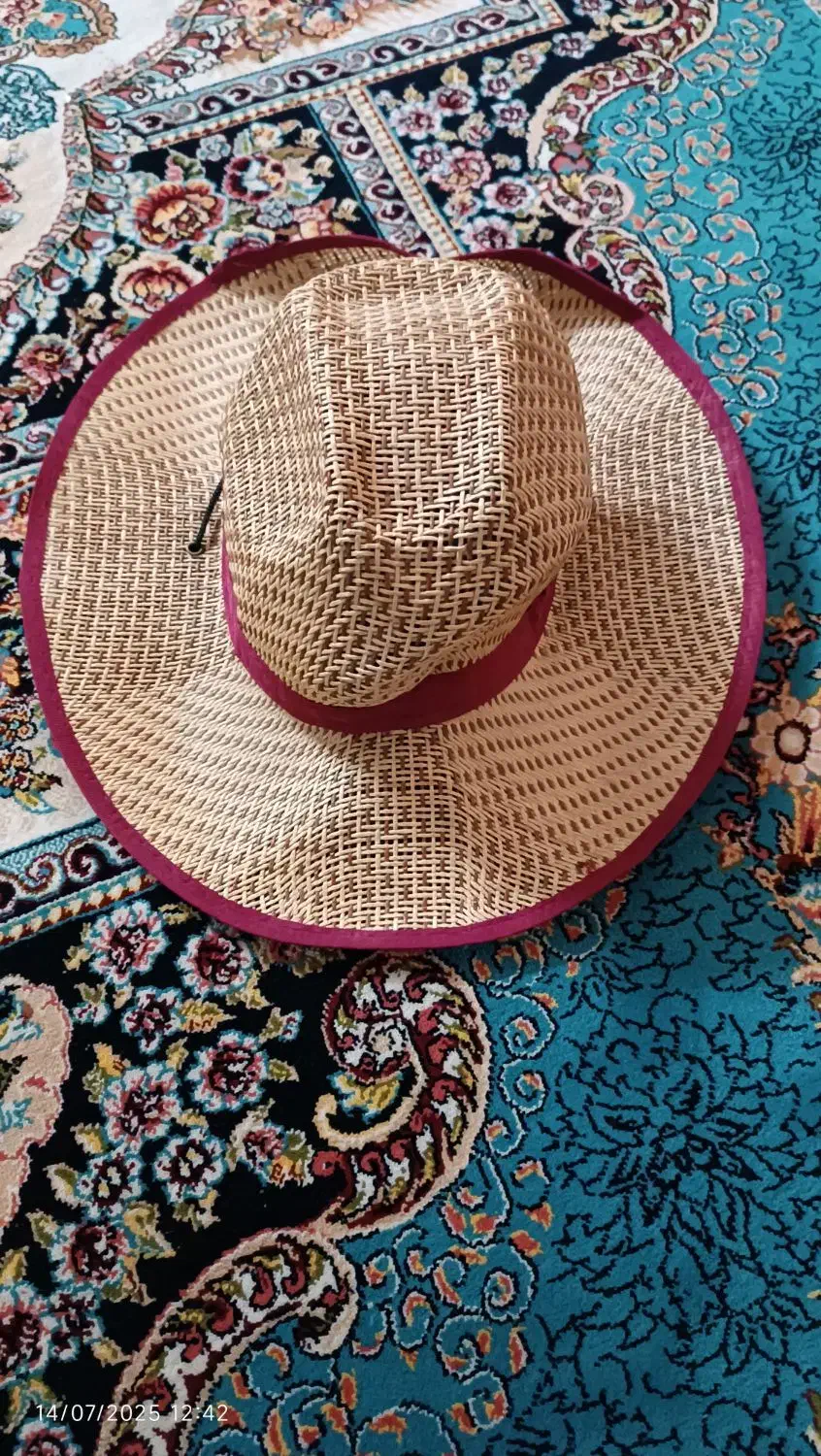 کلاه حصیری مخصوص کار|لباس|کاشان, کوشک صفی|دیوار