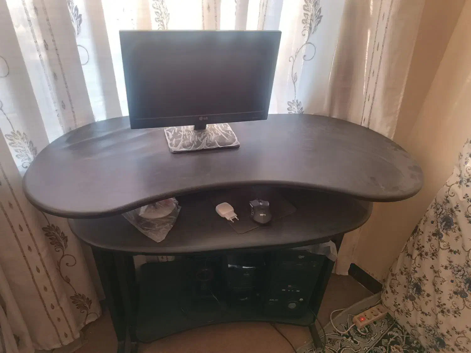 کامپیوتر خانگی به همراه میز وصندلی|میز تحریر و کامپیوتر|اندیشه, اندیشه فاز ۵|دیوار