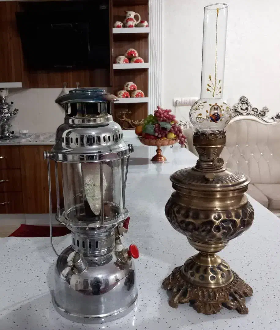 چراغ گیر سوز و چراغ توری|کلکسیون اشیاء عتیقه|گلپایگان, |دیوار