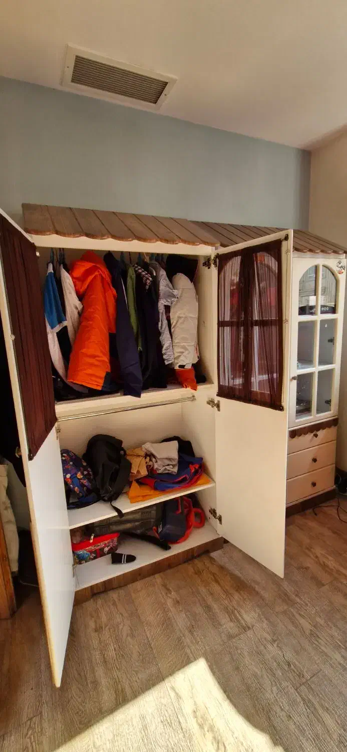 کمد و ویترین  زیبا کودک یا نوجوان شرکت بادریس|جاکفشی، کمد، دراور|تهران, سازمان برنامه جنوبی|دیوار