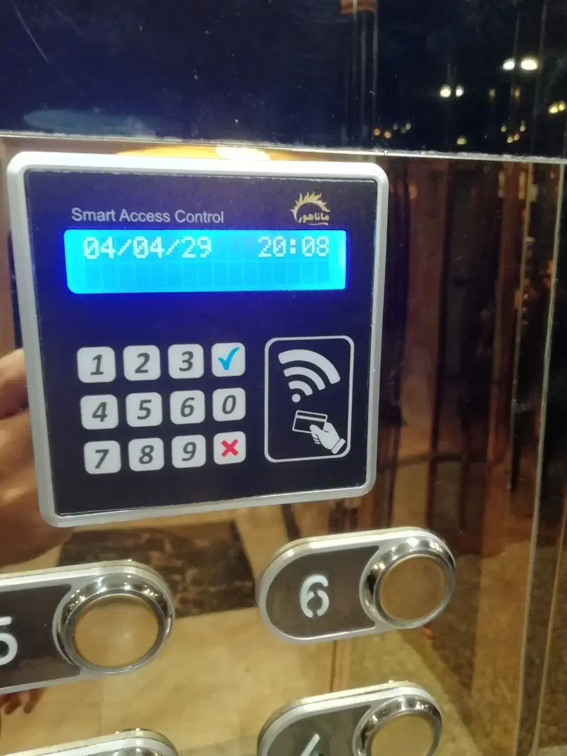 تگ دار کردن آسانسور|خدمات پیشه و مهارت|فولادشهر, B4|دیوار