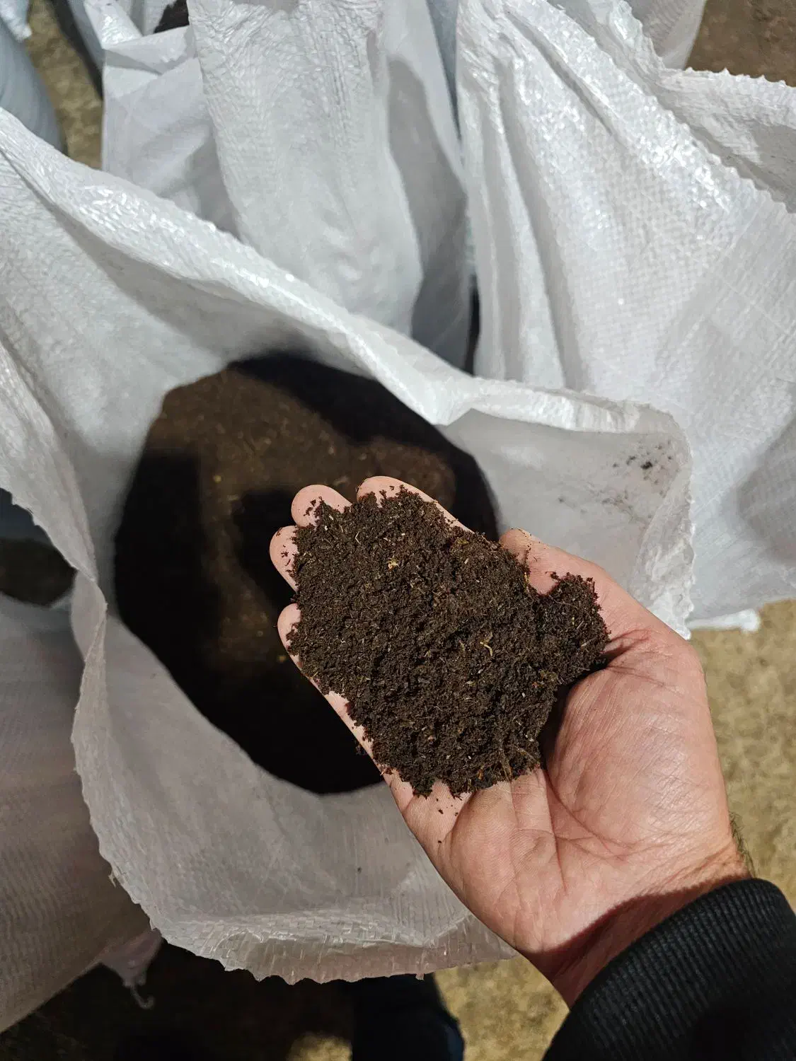 کود ورمی کمپوست کاملا ارگانیک با کیفیت تضمینی|خدمات باغبانی و درختکاری|رشت, باهنر|دیوار