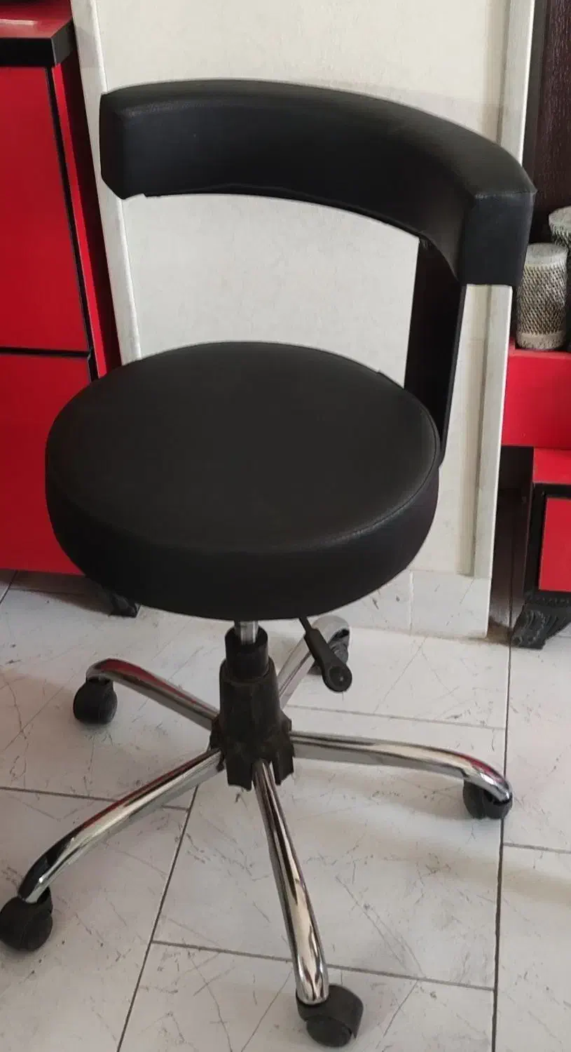 لوازم آرایشگاهی|آرایشگاه و سالنهای زیبایی|گرمسار, |دیوار