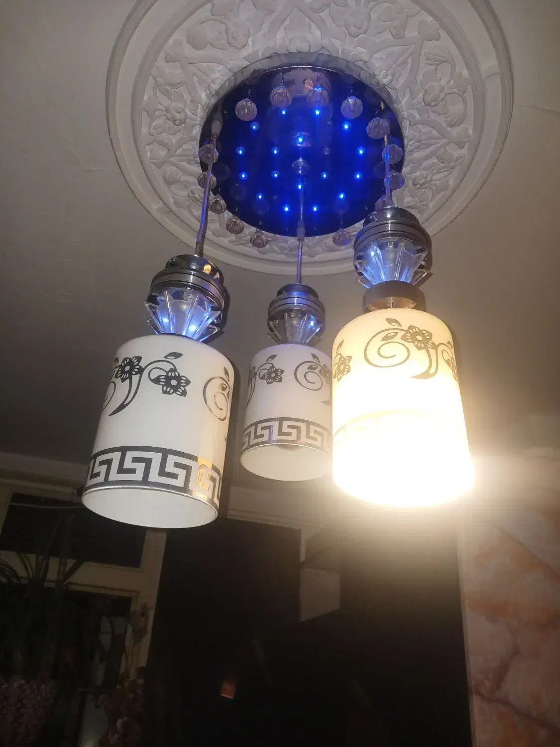 لوستر سه شاخه  آشپزخانه و تکی  آویز  اتاق خواب|لوستر و چراغ آویز|همدان, |دیوار