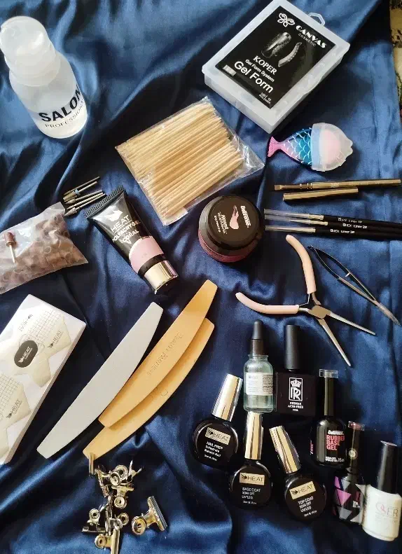 کامل ترین وسایل کاشت ناخن قیمت استثنایی|آرایشی، بهداشتی، درمانی|خمینیشهر, |دیوار