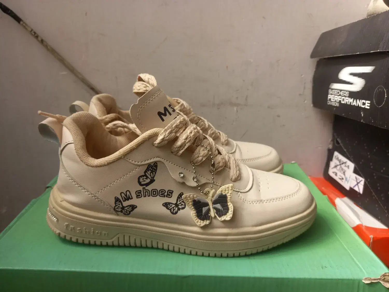 کفش اسپرت دخترونه سایز 38|کیف، کفش، کمربند|شیراز, شریف‌آباد|دیوار