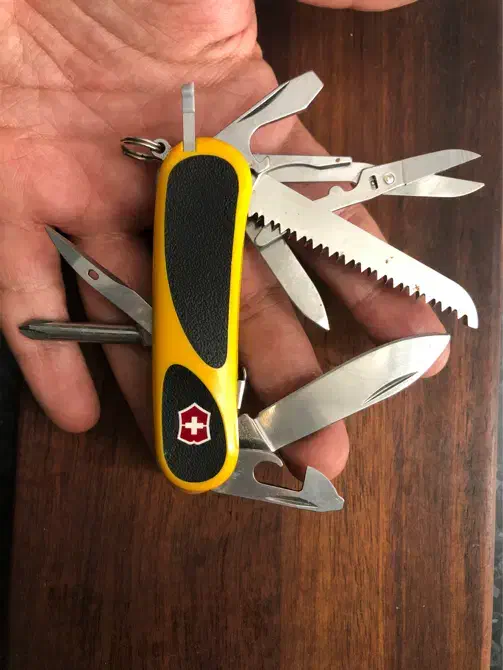 چاقوی چندکاره سفری ویکتورینوکس مدل 2.4913.C8|کوهنوردی و کمپینگ|تهران, تهرانپارس غربی|دیوار