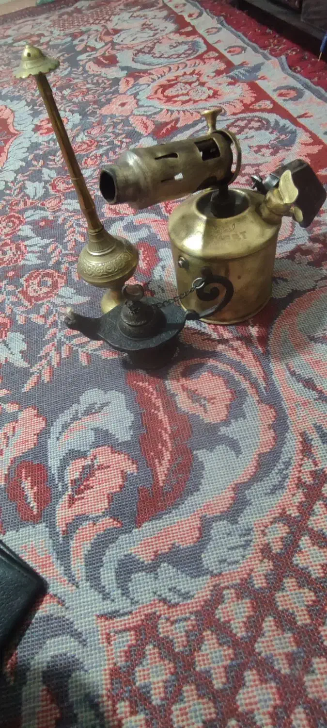 چراغ پریموس و پیسوز و گل اپاش|کلکسیون اشیاء عتیقه|پیشوا, |دیوار