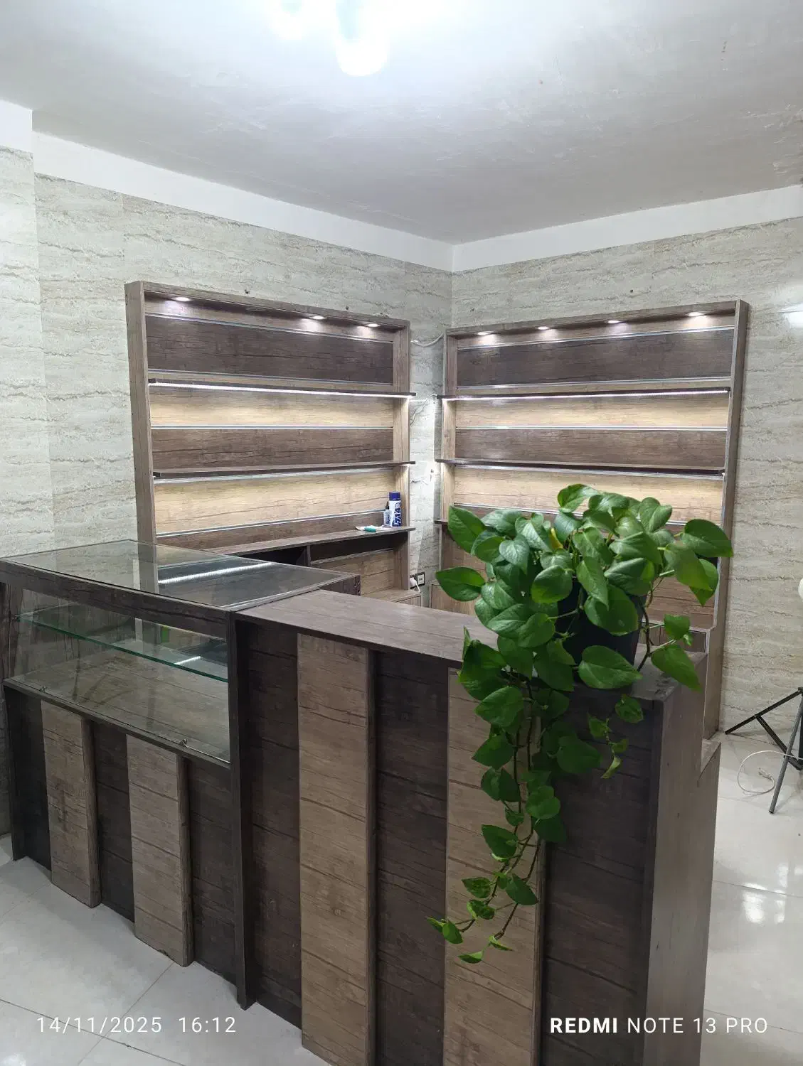 ست کامل ویترین بادو عدد میز درعکس مشاهده نمایید|بوفه، ویترین، کنسول|آستانه اشرفیه, |دیوار