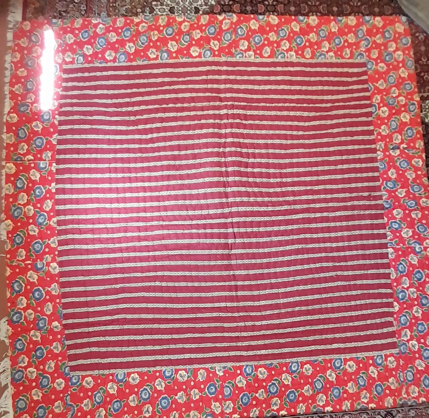 لحاف قدیمی|رختخواب، بالش، پتو|اصفهان, خانه اصفهان|دیوار