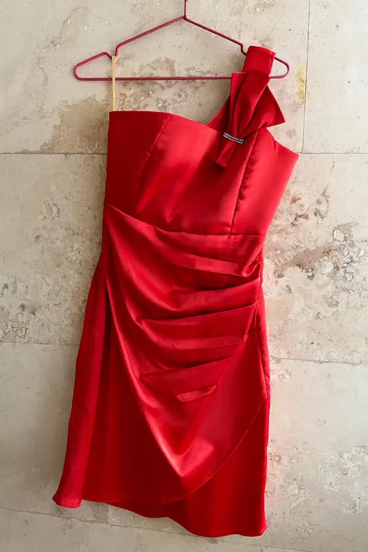 لباس مجلسی قرمز یک طرفه / کاملاً نو / بسیار شیک|لباس|تهران, اختیاریه|دیوار