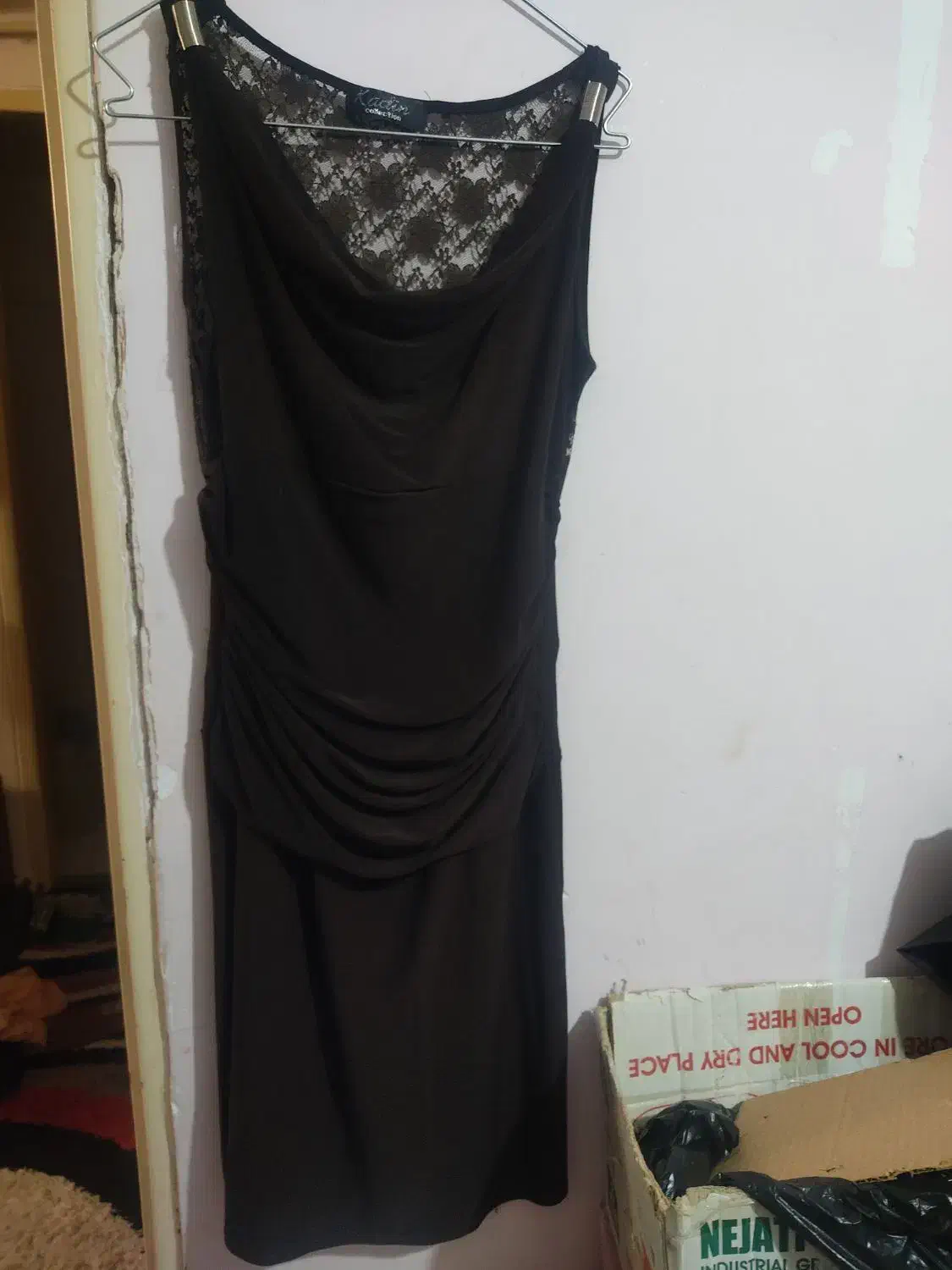 نوهستن|لباس|تبریز, |دیوار