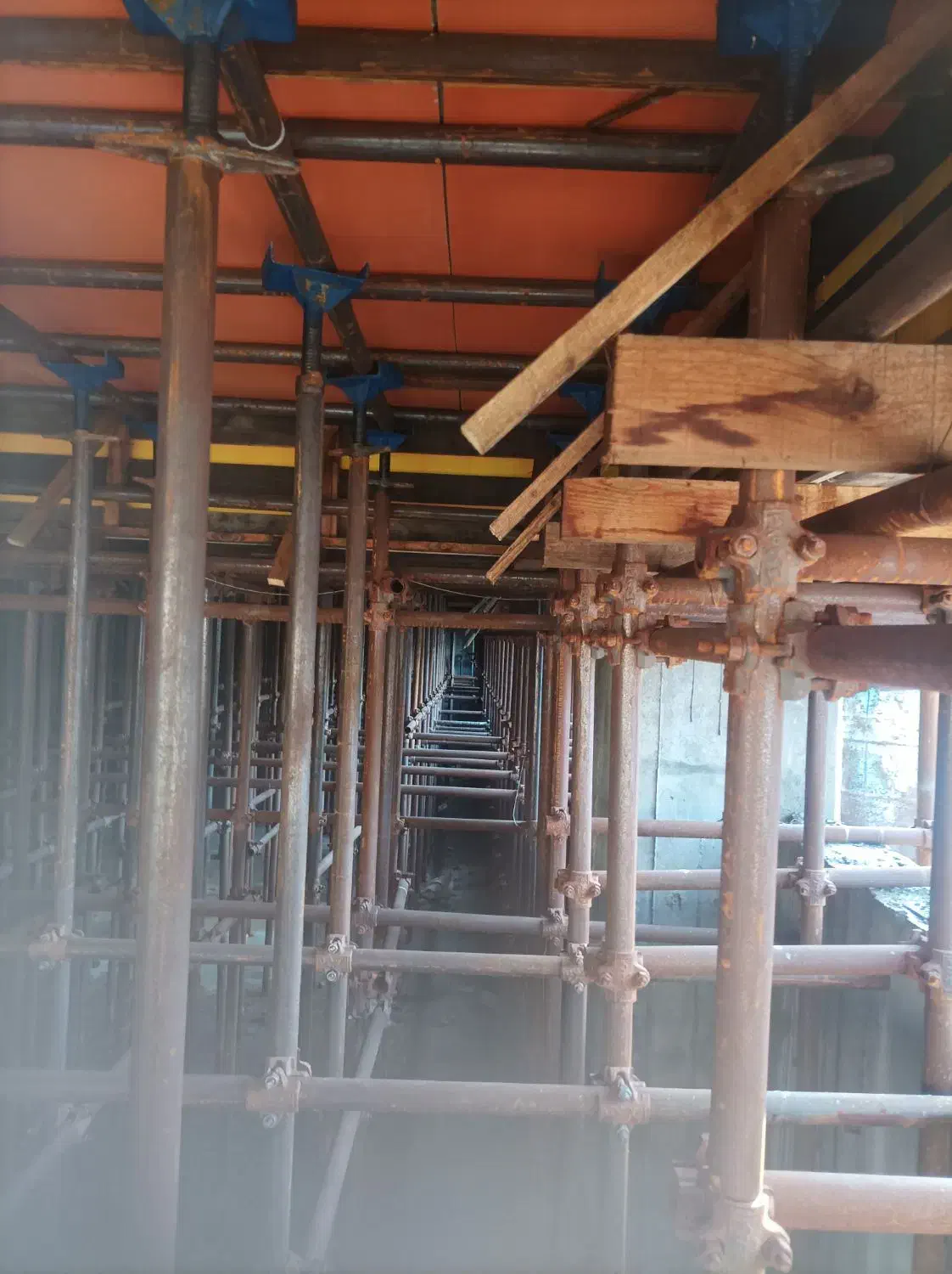 داربست فلزی شاهان در نوشهر چالوس هچیرود متل قو|خدمات پیشه و مهارت|چالوس, |دیوار