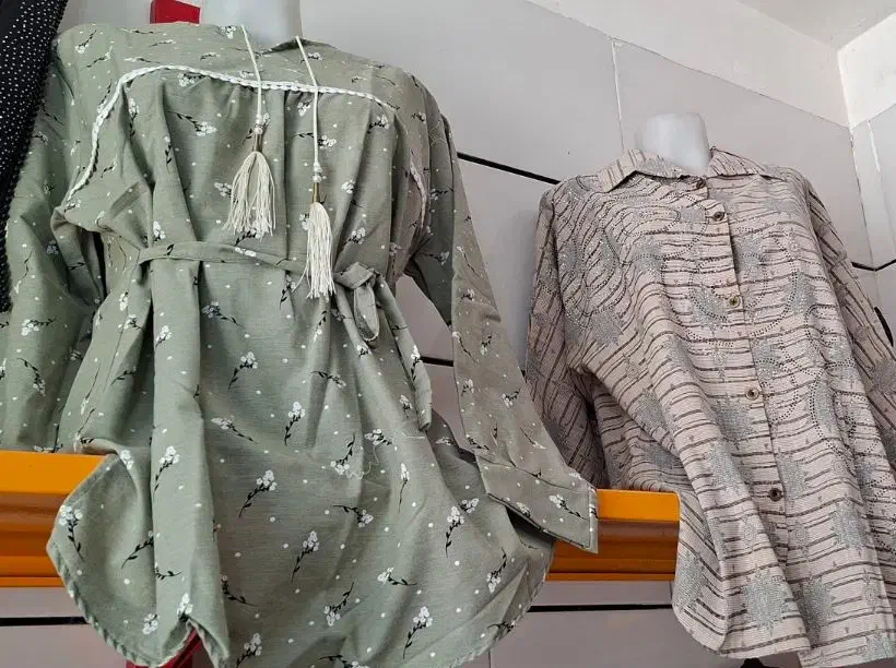 انواع پوشاک زنانه وبچگانه و لوازم آرایشی|لباس|صحنه, |دیوار