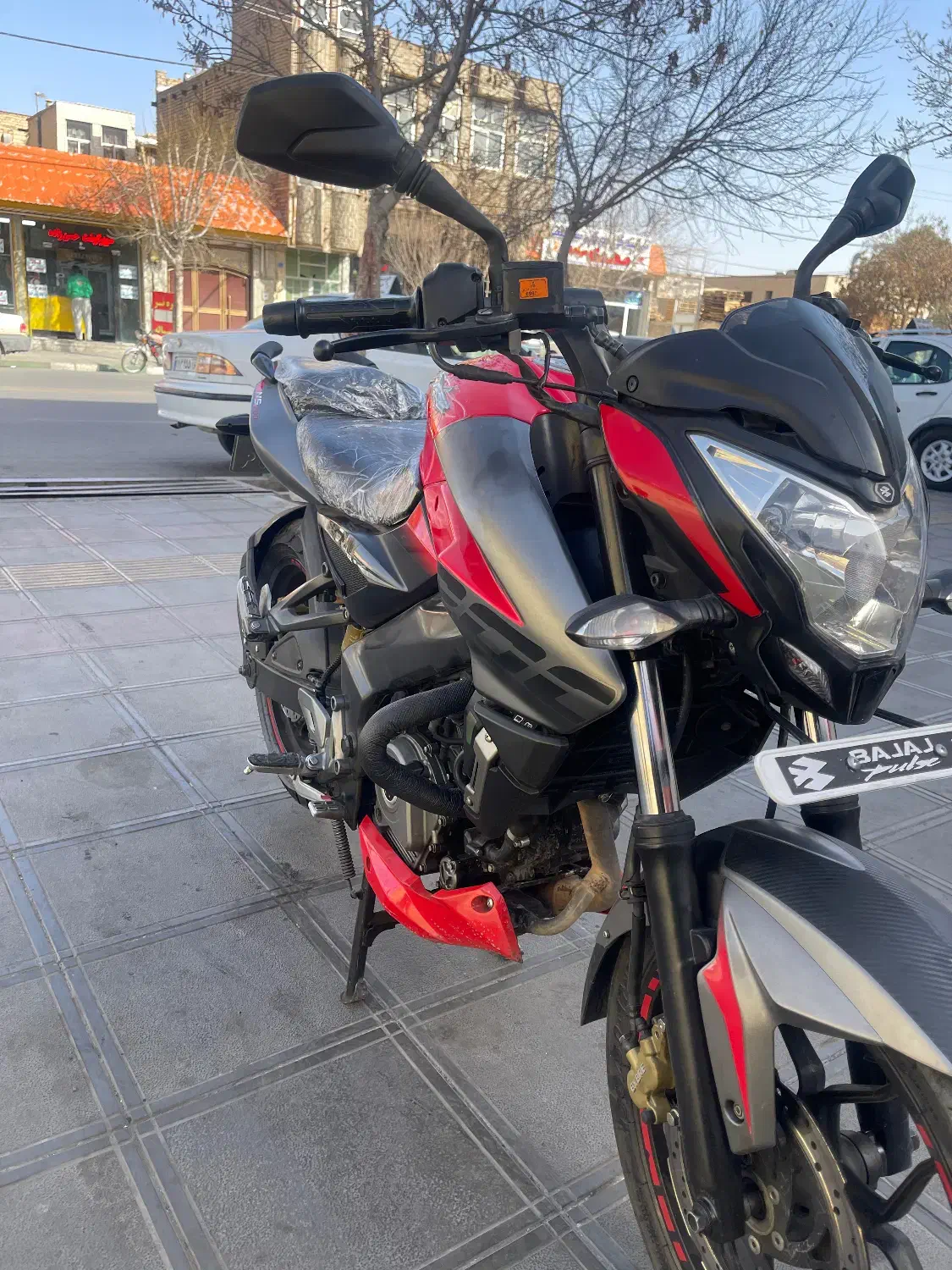 Ns200 قرمز رژ لبی|موتورسیکلت|قم, زند آباد|دیوار