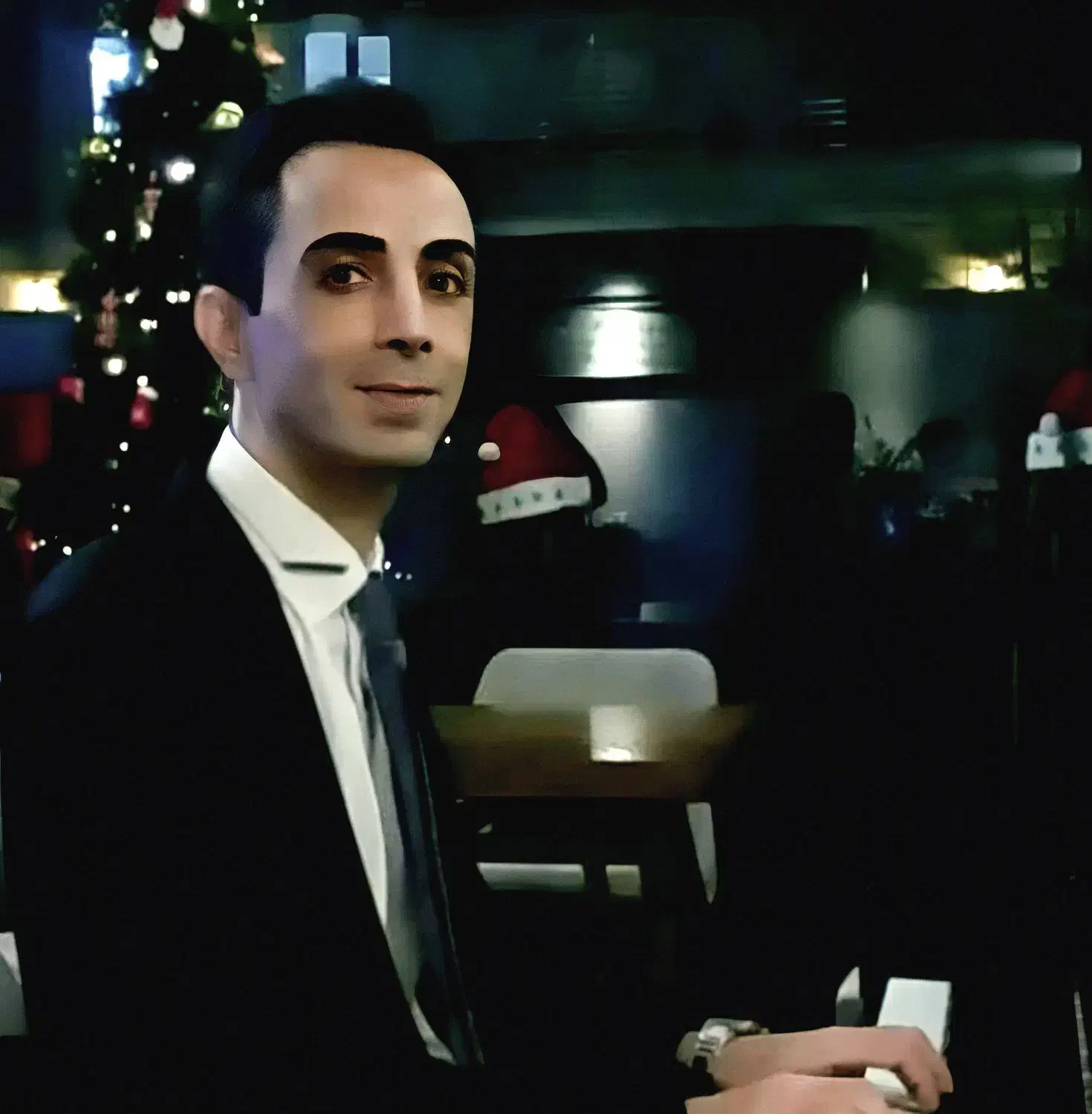 نوازنده پیانو  پیانیست|خدمات پذیرایی، مراسم|تهران, میرداماد|دیوار