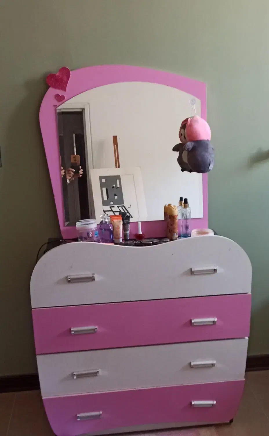 میز آرایش دخترانه|تخت و صندلی بچه|لنجان, |دیوار