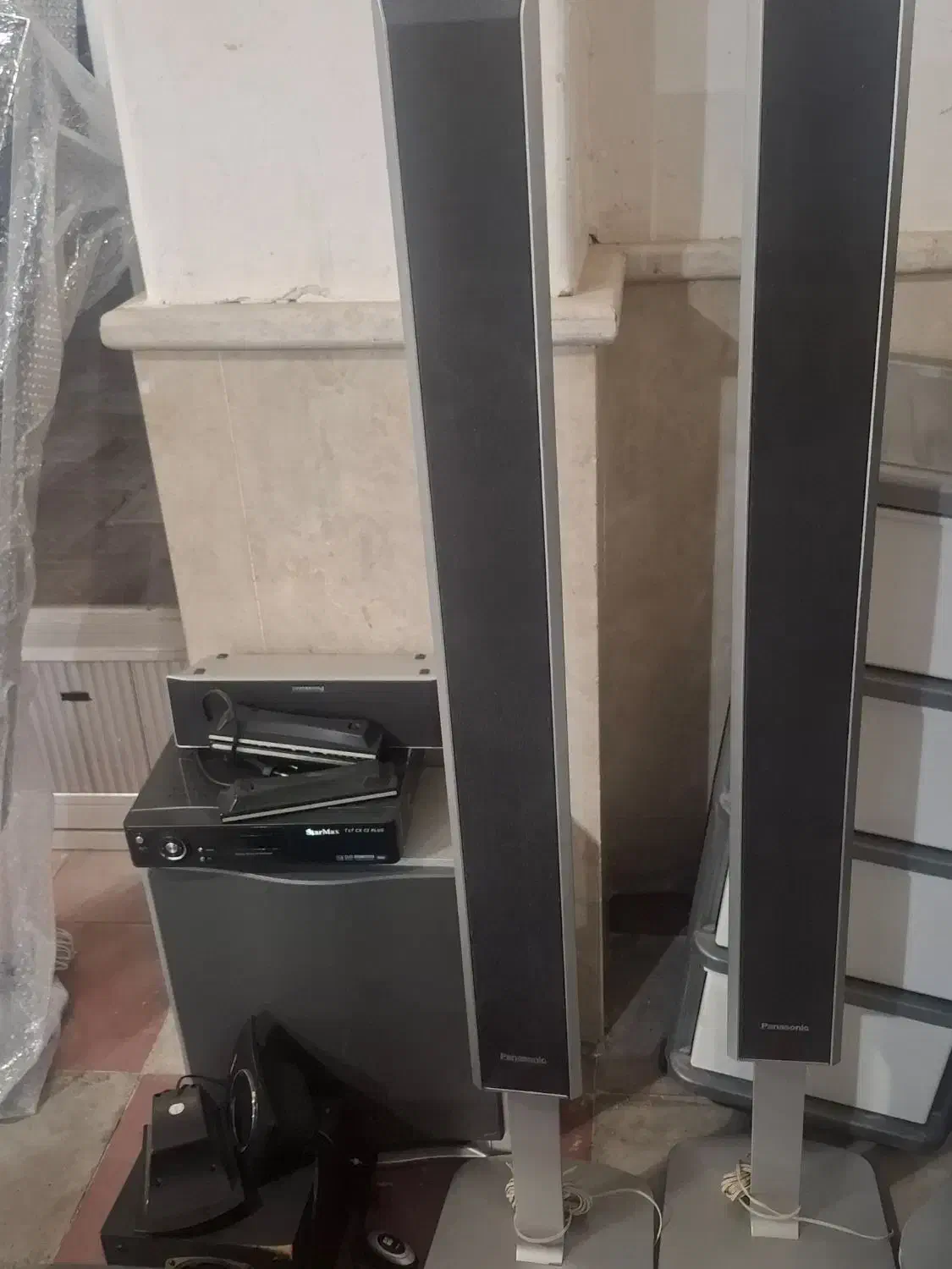 فروش فوری تلویزیون و میز|تلویزیون و پروژکتور|تبریز, |دیوار