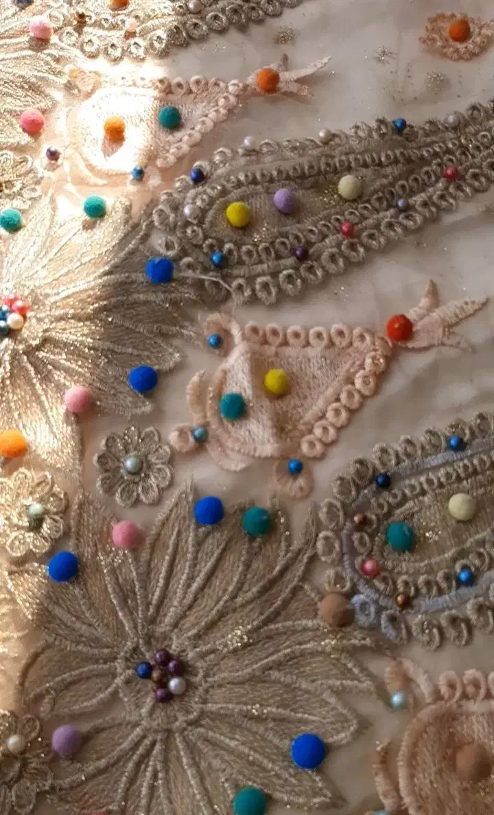 لباس رنگ کرم|لباس|فلارد, |دیوار