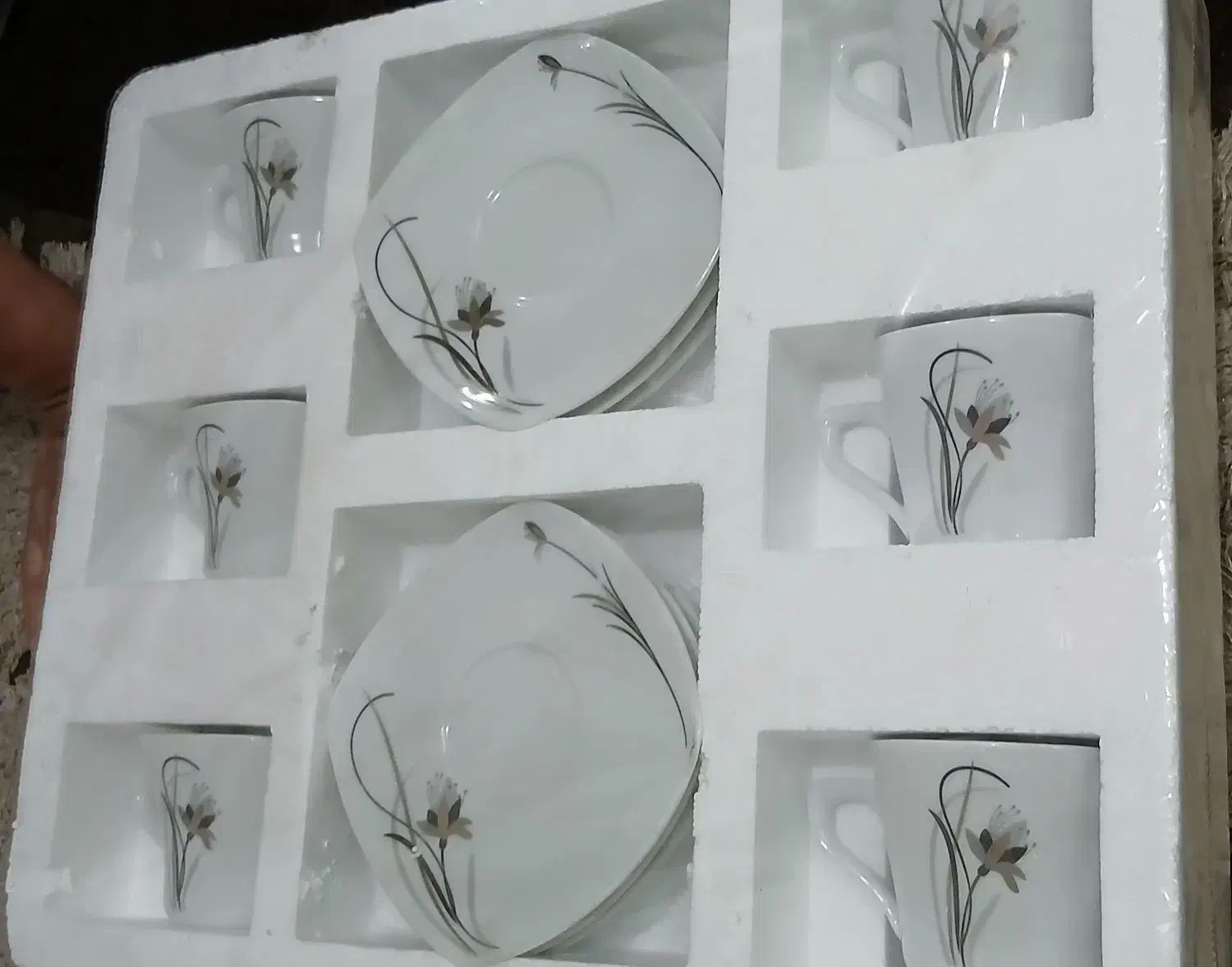 قوری برقی، فنجون و نلبکی|ظروف سرو و پذیرایی|لنگرود, |دیوار