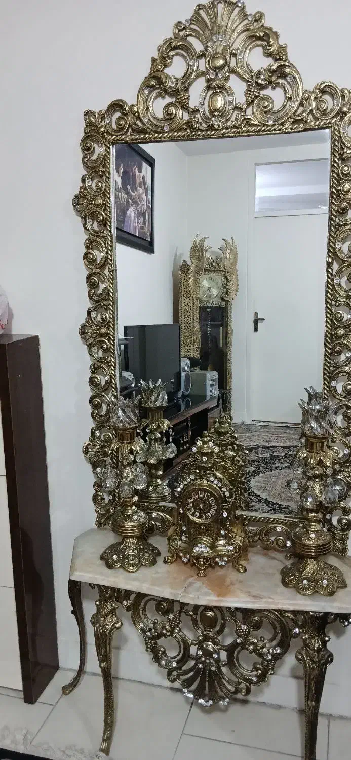 آیینه شعمدان|آینه|فردیس, ثابتی|دیوار
